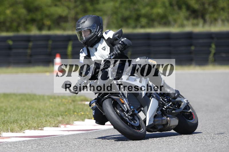 /Archiv-2025/48 25.08.2025 Cornu Master School ADR/blau-bleu/100